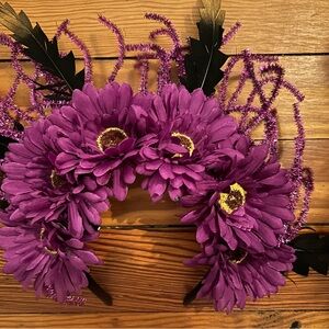 🎃Just in time for Mardi Gras🐲
Beautiful handmade headband!